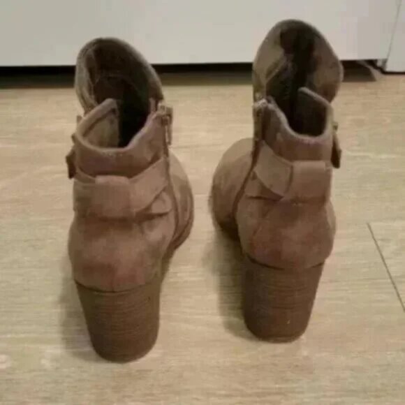 Tan Ankle Boots with Buckle Detail Size 8 - Picture 2 of 5